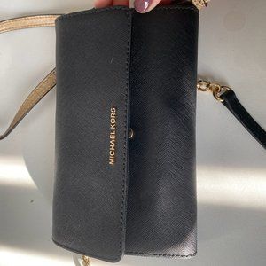 Michael Kors Jet Set Travel Cluth